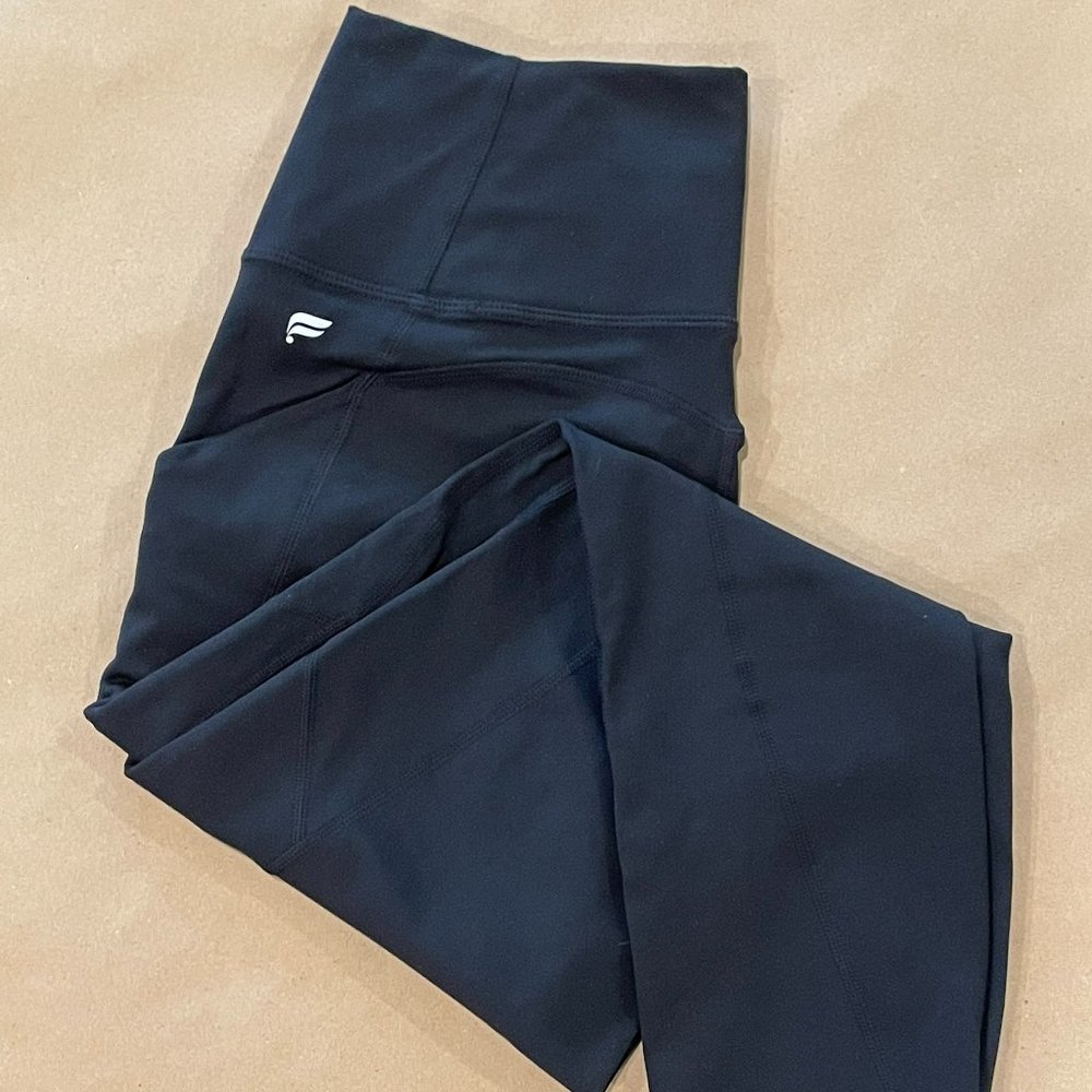 EUC Fabletics PureLuxe Black Capri Leggings size Small